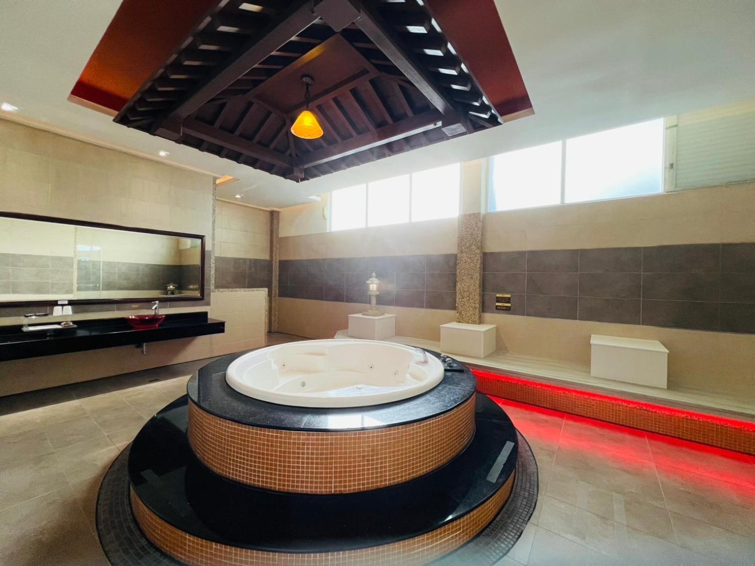 Wei Feng Exquisite Motel Pintung Branch Pingtung Exterior photo